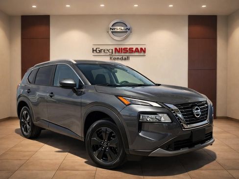 Used 2024 Nissan Rogue SV w/ SV Premium Package FWD image 3