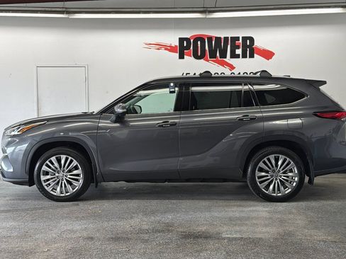 Used 2023 Toyota Highlander Platinum AWD/4WD image 6