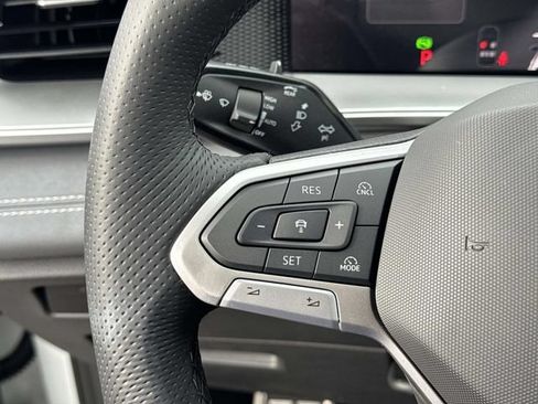 New 2026 Volkswagen Tiguan SE R-Line FWD image 18