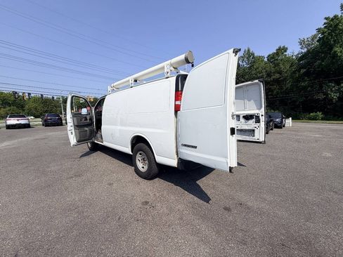 Used 2019 Chevrolet Express 3500 w/ Driver Convenience Package RWD image 34