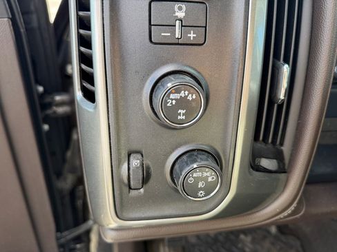 Used 2018 Chevrolet Silverado 1500 LTZ Z71 image 30