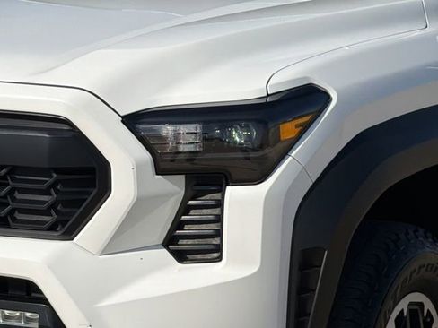 Used 2024 Toyota Tacoma TRD Off-Road AWD/4WD image 4