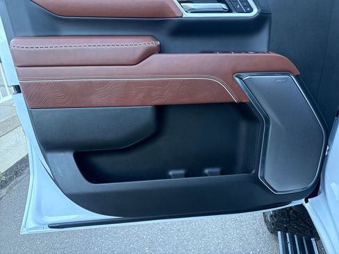 Used 2025 GMC Sierra 2500 Denali Ultimate image 10