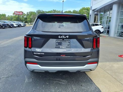 Certified 2026 Kia Sorento LX FWD image 5