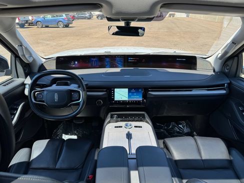 Used 2025 Lincoln Navigator Reserve AWD/4WD image 17