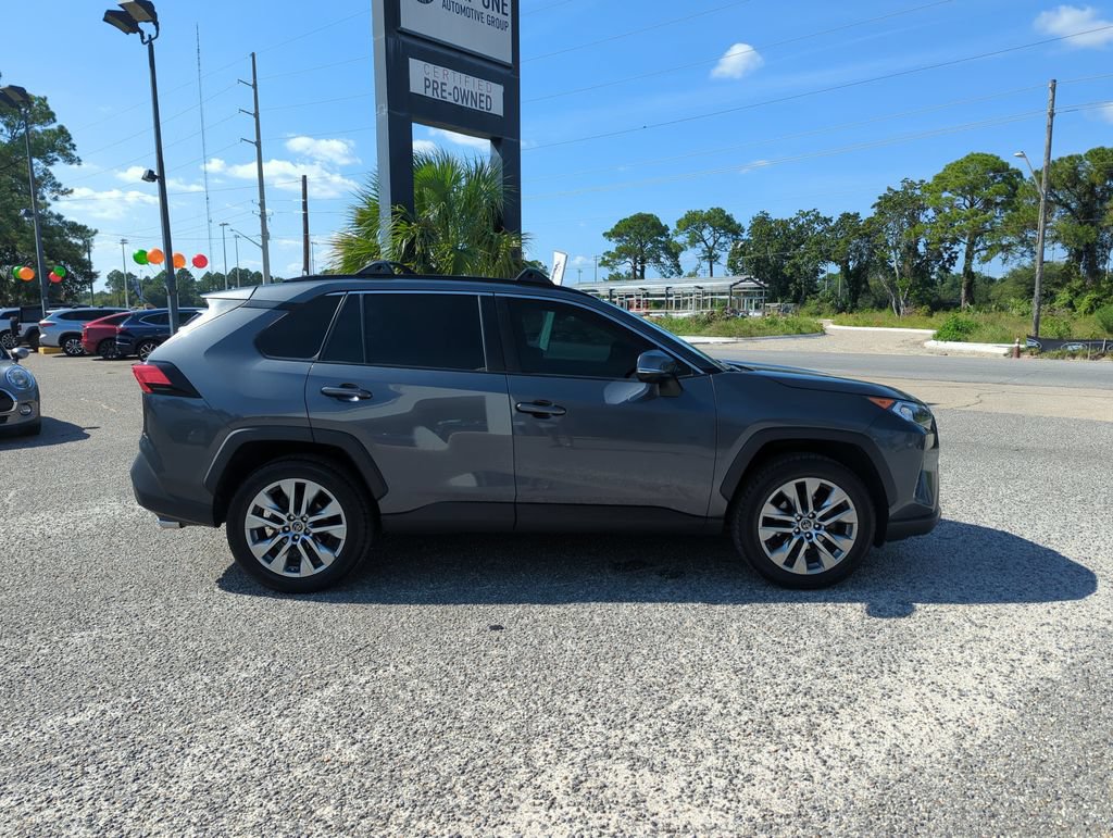 Used 2019 Toyota RAV4 XLE Premium w/ Cold Weather Package AWD/4WD image 8