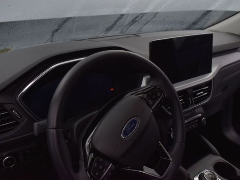 Used 2023 Ford Escape Platinum image 5