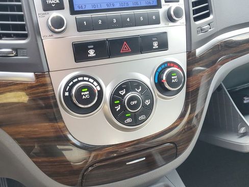 Used 2012 Hyundai Santa Fe GLS AWD/4WD image 13