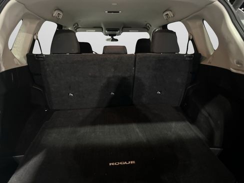 Used 2024 Nissan Rogue SV image 9