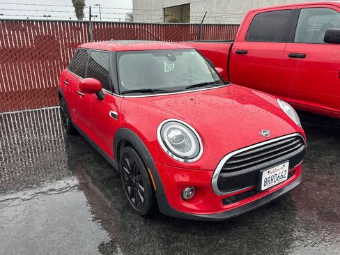 Used 2020 MINI Cooper 4-Door Hardtop image 2