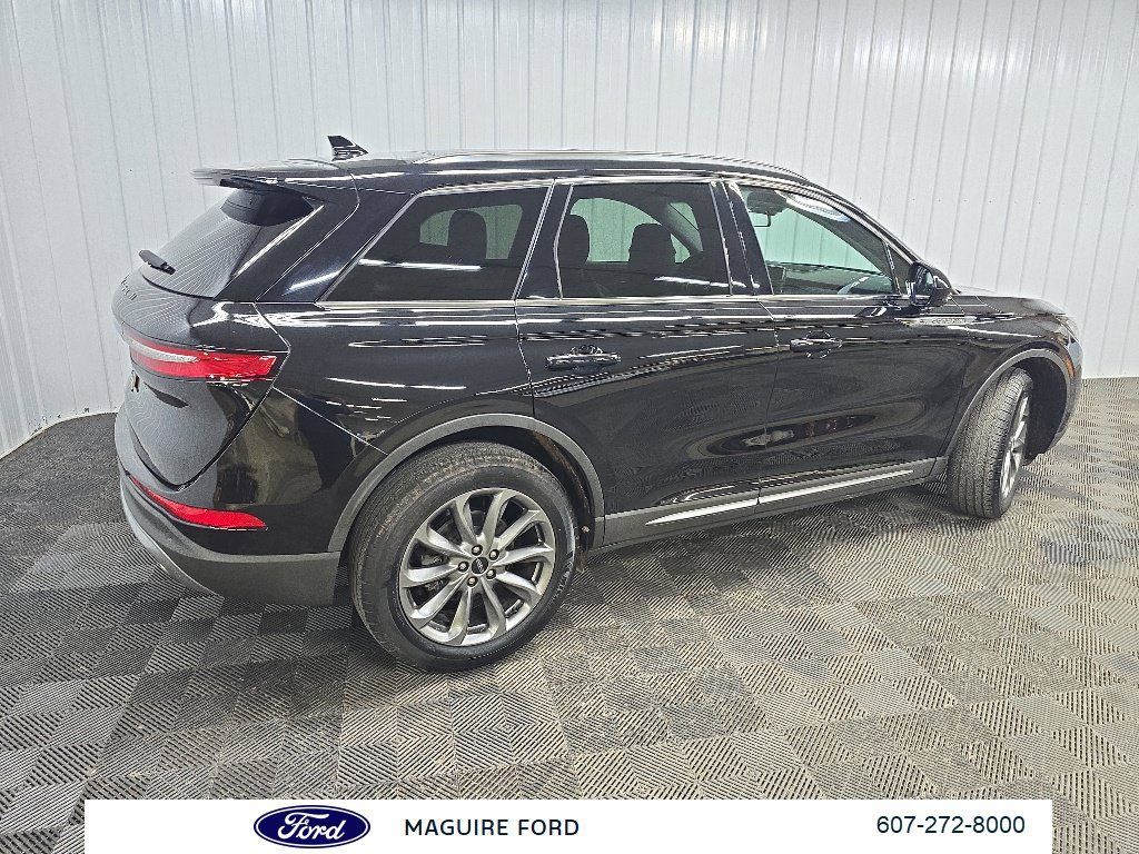 Used 2021 Lincoln Corsair AWD w/ Premium Package image 3