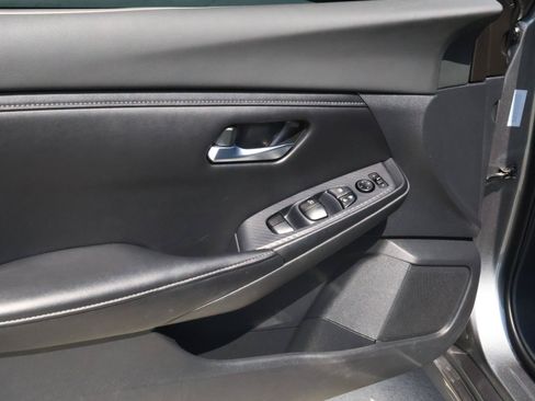 Used 2022 Nissan Sentra SV FWD image 14