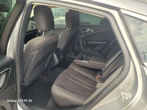 Used 2016 Chrysler 200 Limited image 11