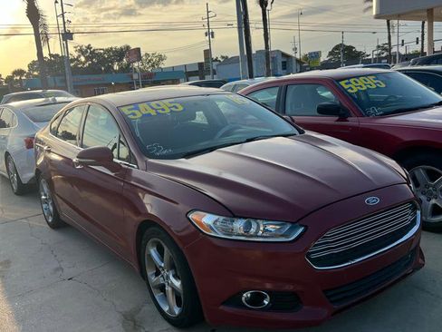 Used 2016 Ford Fusion SE FWD image 2