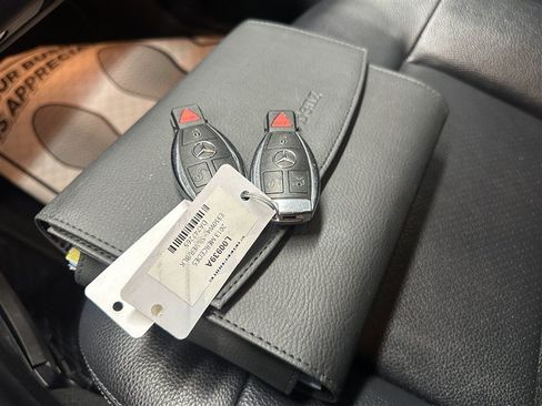 Used 2013 Mercedes-Benz E 350 4MATIC Sedan image 23
