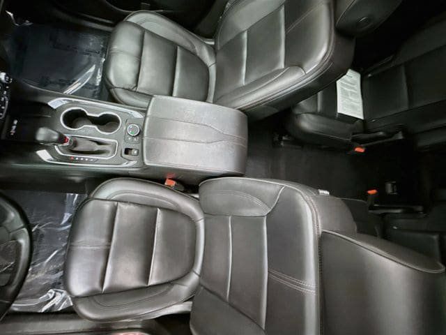 Used 2023 Chevrolet Traverse RS AWD/4WD image 23
