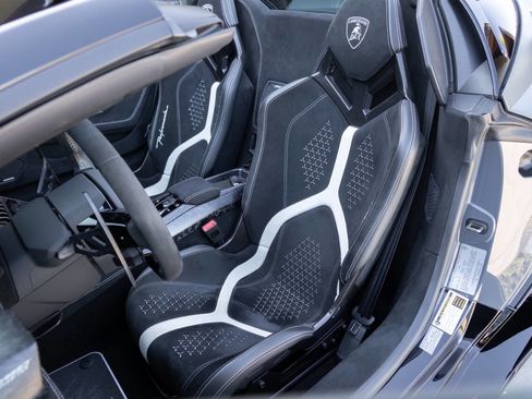 Used 2018 Lamborghini Huracan Performante image 50