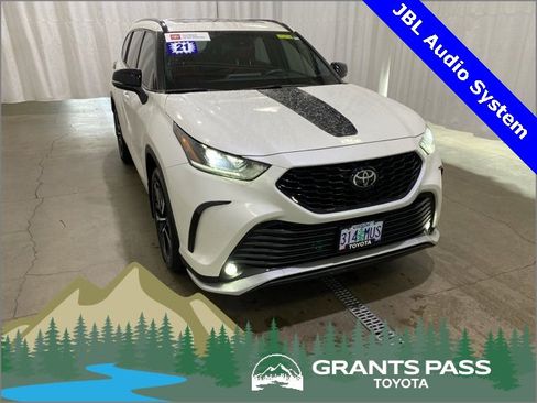 Certified 2021 Toyota Highlander XSE image 1