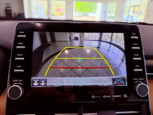 Used 2019 Toyota Avalon Limited image 27