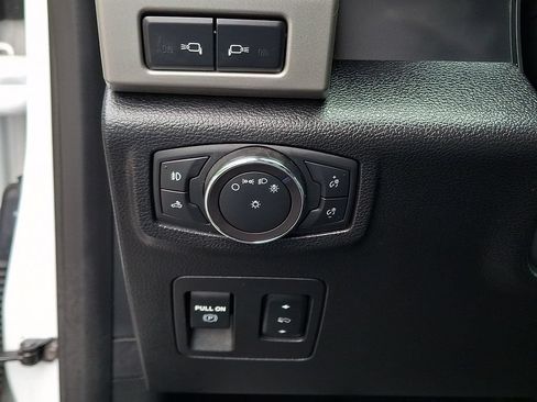 Used 2018 Ford F150 Lariat w/ Equipment Group 502A Luxury AWD/4WD image 29
