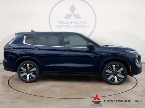 New 2026 Mitsubishi Outlander SE AWD/4WD image 2
