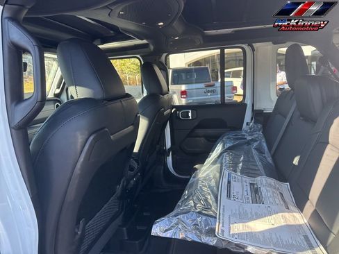 New 2026 Jeep Wrangler Unlimited Sahara AWD/4WD image 18