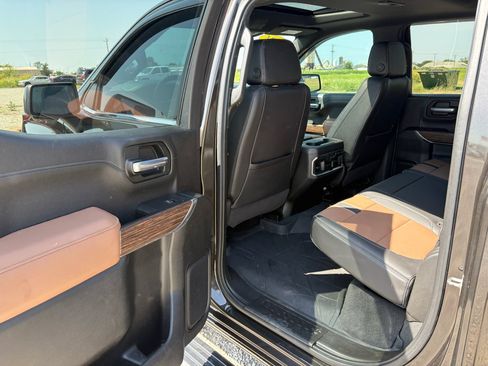 Used 2021 Chevrolet Silverado 1500 High Country w/ Technology Package AWD/4WD image 23