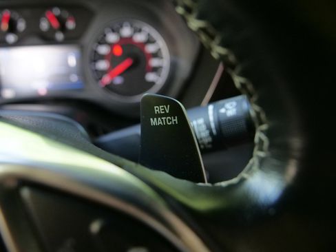 Used 2022 Chevrolet Camaro LT RWD image 17