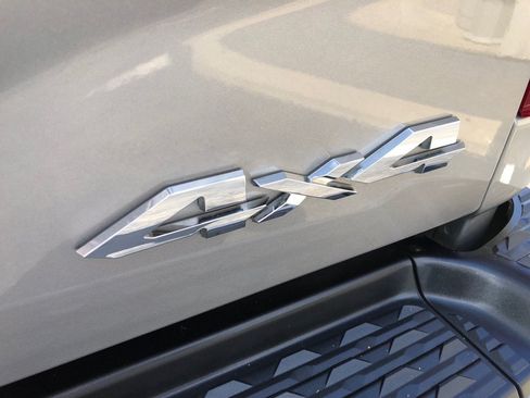 Used 2024 RAM 2500 Laramie AWD/4WD image 20