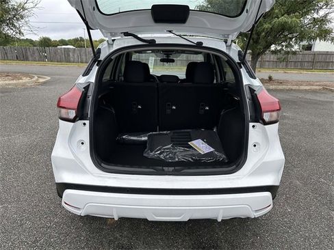 New 2025 Nissan Kicks Play S image 12