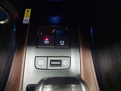 Used 2021 Toyota Venza Limited image 26