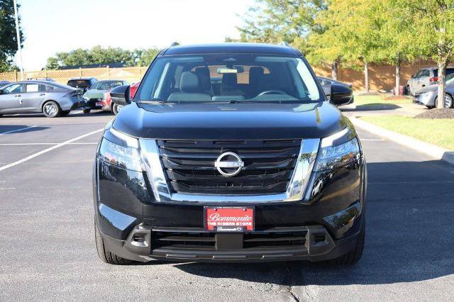 Certified 2025 Nissan Pathfinder SV FWD image 4
