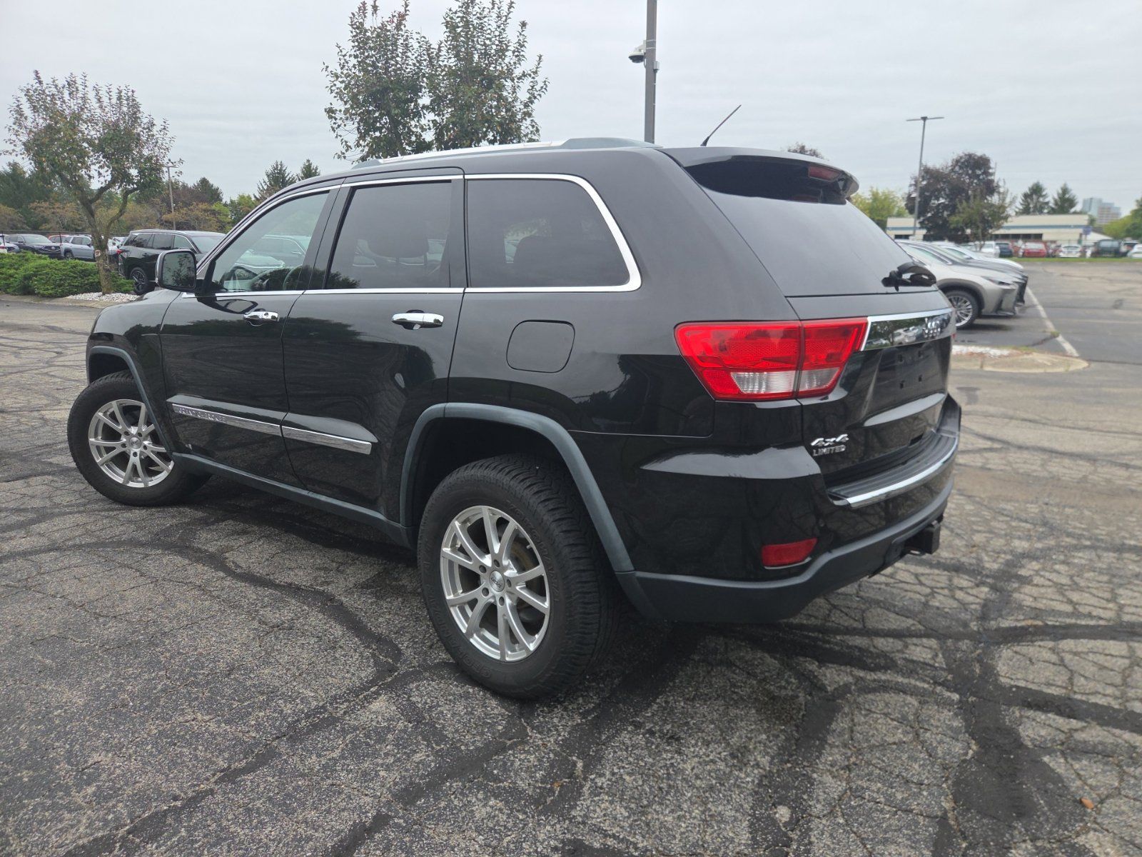 Used 2012 Jeep Grand Cherokee Limited w/ Trailer Tow Group AWD/4WD image 11