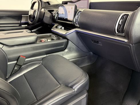 Certified 2025 Ford Expedition Platinum AWD/4WD image 9