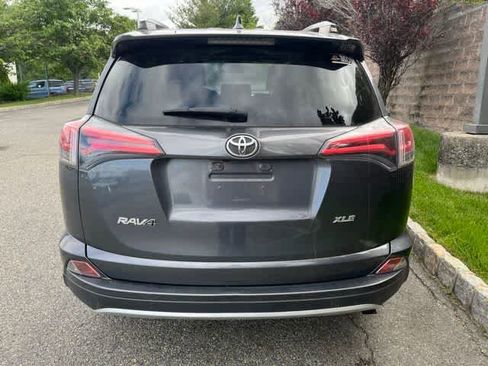 Used 2018 Toyota RAV4 XLE AWD/4WD image 5