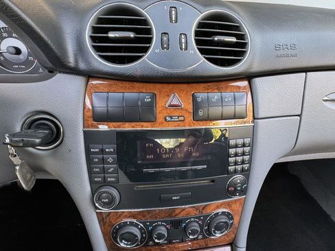 Used 2006 Mercedes-Benz CLK 350 Cabriolet w/ Premium Pkg image 27