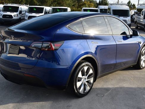 Used 2023 Tesla Model Y AWD image 6