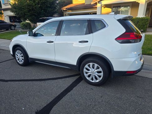 Used 2017 Nissan Rogue S FWD image 10