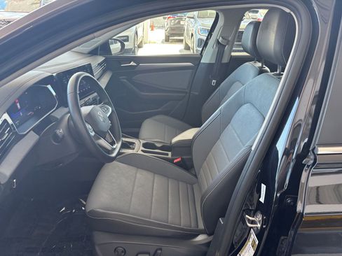 Used 2025 Volkswagen Jetta SE image 31