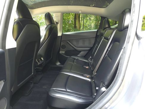 Used 2025 Tesla Model Y Long Range RWD image 16