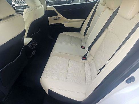 Used 2022 Lexus ES 300h w/ Premium Package image 35