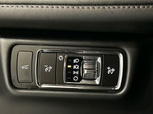 Certified 2023 Lincoln Aviator AWD image 20