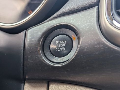 Used 2016 Jeep Grand Cherokee Laredo image 30