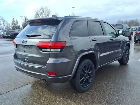 Used 2019 Jeep Grand Cherokee Altitude image 3