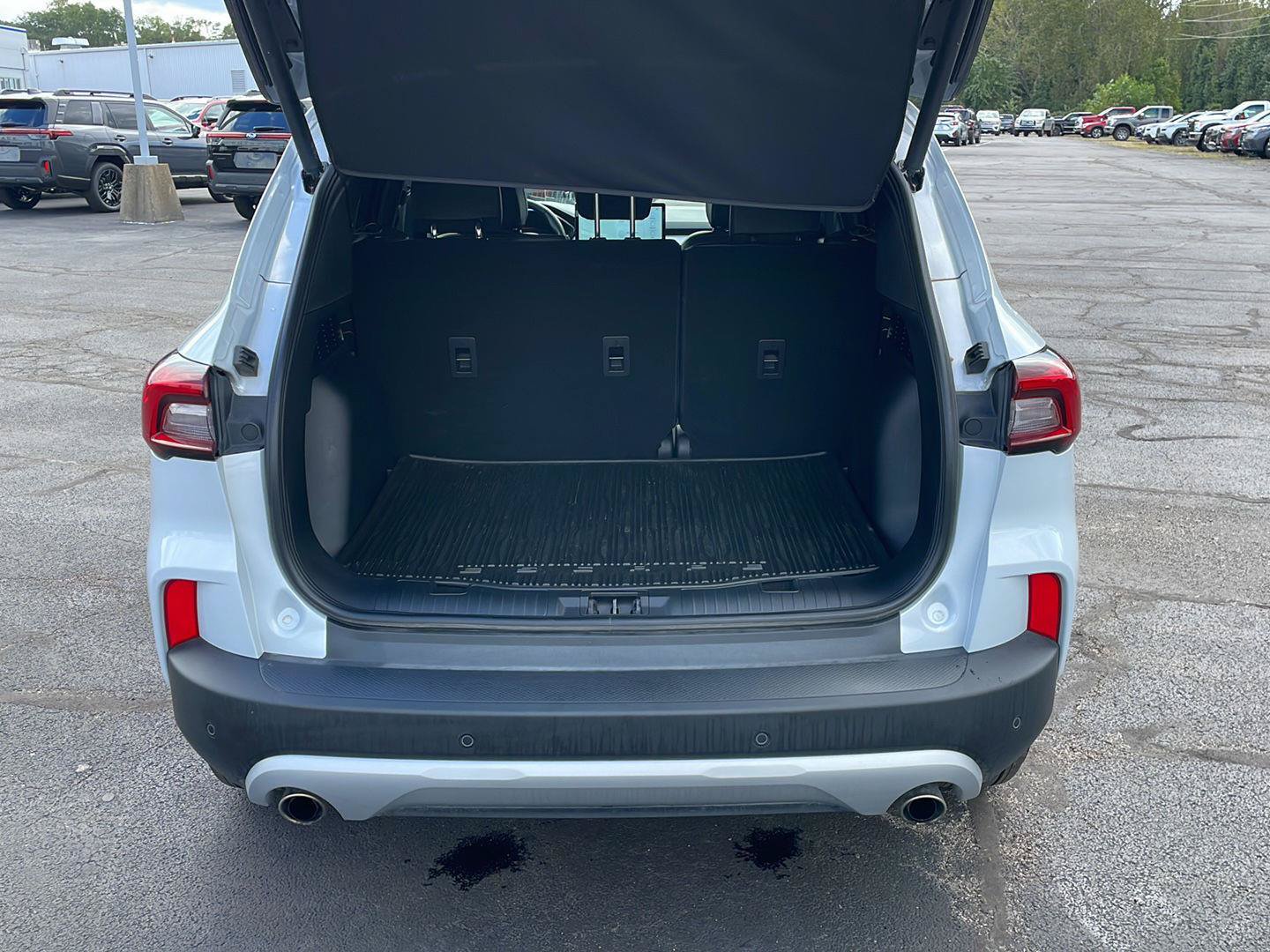 Used 2026 Ford Escape SE w/ PHEV Premium Package FWD image 27
