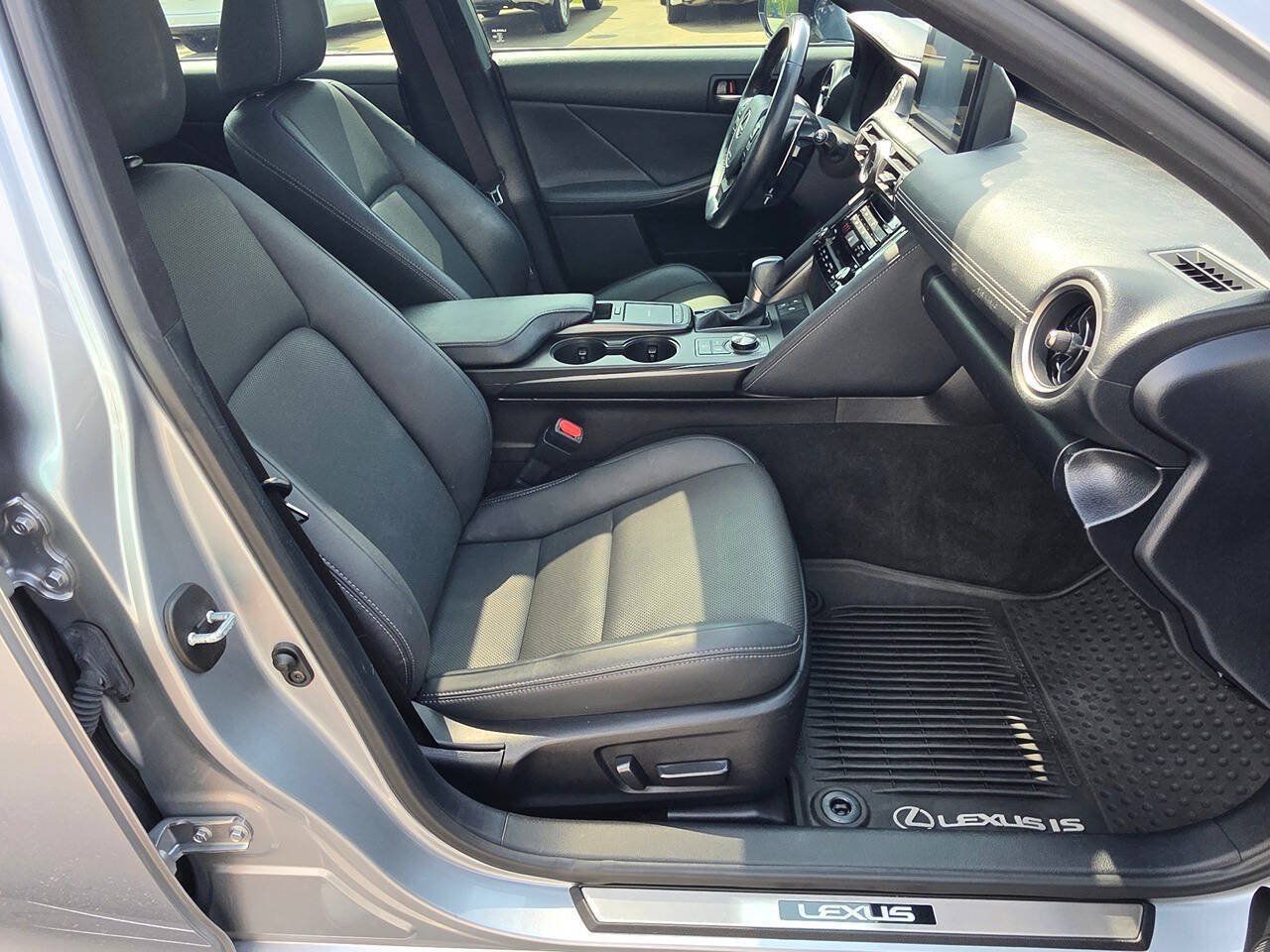 Used 2022 Lexus IS 300 w/ Premium Package RWD image 21