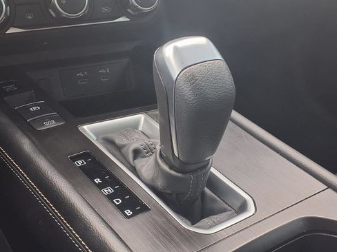 Used 2025 Nissan Kicks SV AWD/4WD image 8
