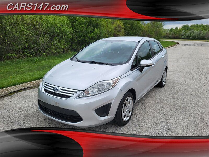 Used 2013 Ford Fiesta SE FWD image 1