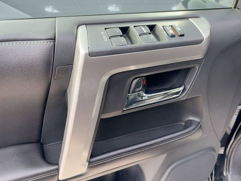 Used 2016 Toyota 4Runner SR5 image 13