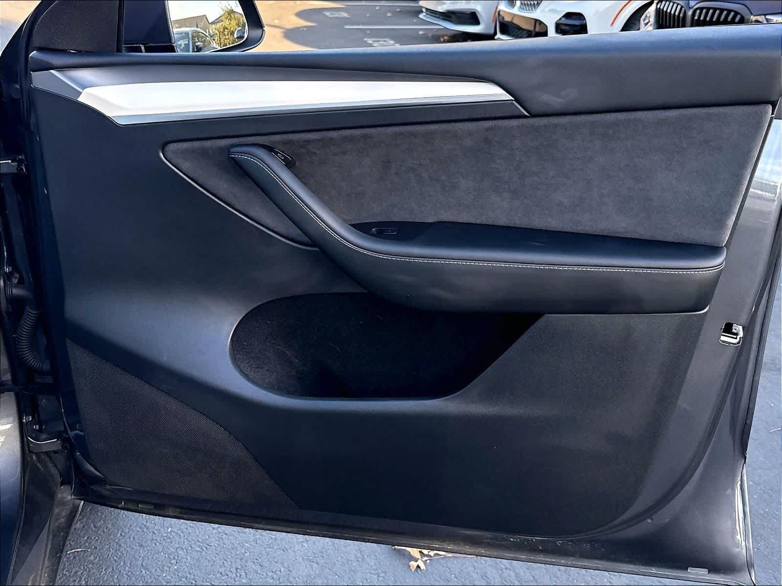 Used 2023 Tesla Model Y AWD image 27